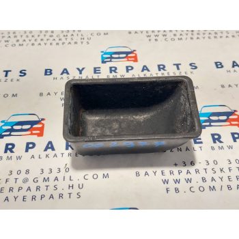 BMW E39 fekete hamutál hamutartó tároló betét BMW E39 fekete hamutál hamutartó tároló betét