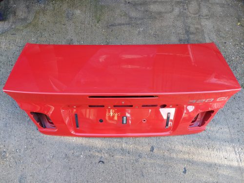 BMW E46 cabrio piros csomagtér fedél ajtó üresen