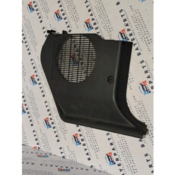 BMW E36 sedan touring fekete jobb első lábtér takaró műanyag   BMW E36 sedan touring fekete jobb első lábtér takaró műanyag