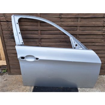 BMW E90 E91 ezüst titansilber titansilver jobb első ajtó üresen   BMW E90 E91 ezüst titansilber titansilver jobb első ajtó üresen