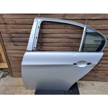 BMW E90 ezüst titansilber titansilver ezüst bal hátsó ajtó   BMW E90 ezüst titansilber titansilver ezüst bal hátsó ajtó