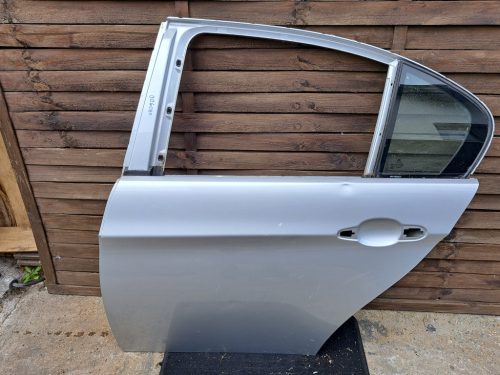 BMW E90 ezüst titansilber titansilver ezüst bal hátsó ajtó