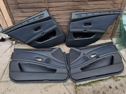 BMW E60 E61 fekete kék bőr ajtókárpit szett