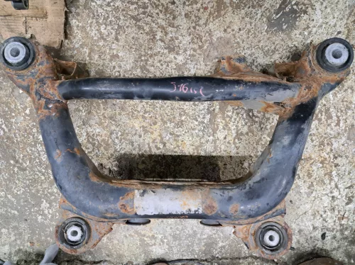 BMW E46 316i 318i 320i 323i 325i 328i 330i hátsó benzines bölcső diffi keret