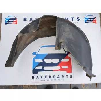 BMW E60 bal hátsó dobbetét