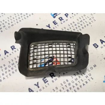   BMW E81 E87 E82 E88 E90 E91 E92 E93 E84 X1 jobb első levélrács lefolyó rács
