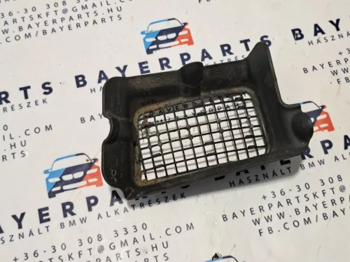 BMW E81 E87 E82 E88 E90 E91 E92 E93 E84 X1 jobb első levélrács lefolyó rács