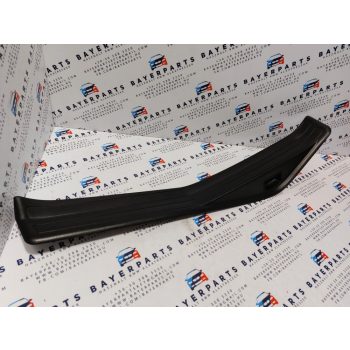 BMW E46 bal hátsó fekete küszöbbelépő küszöb belépő takaró   BMW E46 bal hátsó fekete küszöbbelépő küszöb belépő takaró
