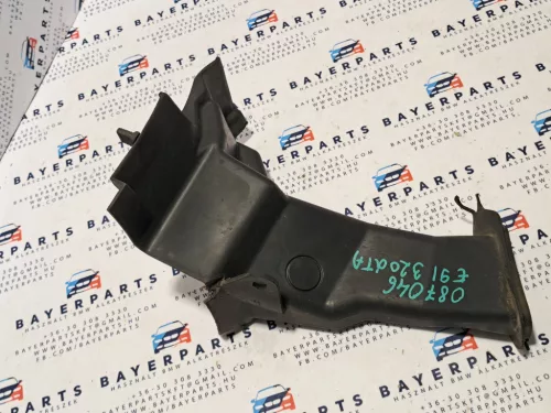 BMW E81 E87 E82 E88 E90 E91 E92 E93 E84 X1 bal első vízelvezető lefolyó csatorna