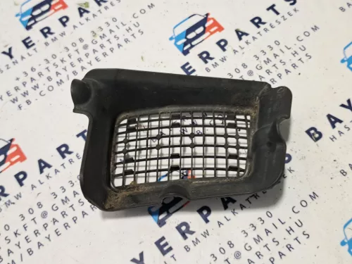 BMW E81 E87 E82 E88 E90 E91 E92 E93 E84 X1 jobb első levélrács lefolyó rács