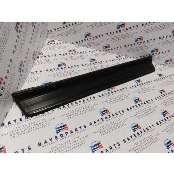 BMW E46 bal első fekete küszöbbelépő küszöb belépő takaró   BMW E46 bal első fekete küszöbbelépő küszöb belépő takaró