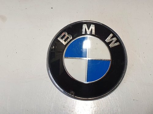 BMW E46 E90 F30 F22 F31 F32 stb bontott hátsó embléma 74mm