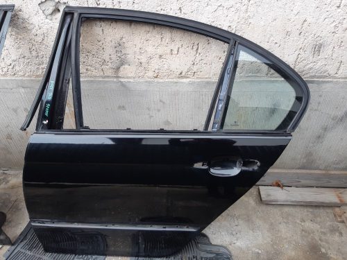 BMW E46 sedan fekete schwarz 2 bal hátsó ajtó (kis rozsdával) 