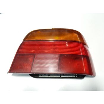 BMW E39 sedan jobb hátsó sárga indexes lámpa hibákkal BMW E39 sedan jobb hátsó sárga indexes lámpa hibákkal