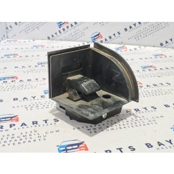 BMW E46 E39 E61 E83 X3 touring csomagtér rolós roló kalaptartó jobb hátsó tartó rögzítő konzol   BMW E46 E39 E61 E83 X3 touring csomagtér rolós roló kalaptartó jobb hátsó tartó rögzítő konzol