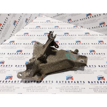 BMW E87 E90 118d 120d 318d 320d M47 bal motortartó konzol bak   BMW E87 E90 118d 120d 318d 320d M47 bal motortartó konzol bak