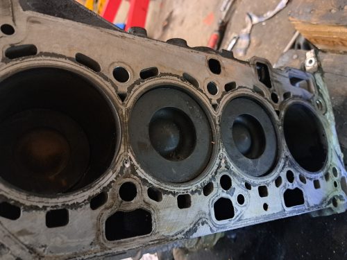BMW E87 E90 E91 120d 320d N47 N47D20A 177le fűzött motor motorblokk
