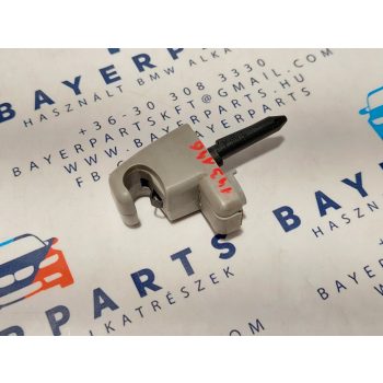 BMW E90 E91 E84 X1 sedan touring szürke napellenző rögzítő tartó fül konzol tetőkárpit   BMW E90 E91 E84 X1 sedan touring szürke napellenző rögzítő tartó fül konzol tetőkárpit