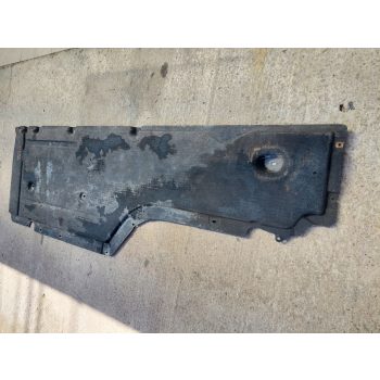 BMW E60 E61 jobb alsó nagy hosszú alsó burkolat páncél haslemez haspáncél   BMW E60 E61 jobb alsó nagy hosszú alsó burkolat páncél haslemez haspáncél