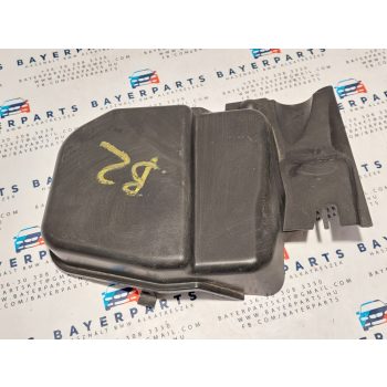 BMW E81 E82 E87 E88 E90 E91 E92 X1 pollenszűrőház felső rész pollen szűrő ház fedél jobb kicsi   BMW E81 E82 E87 E88 E90 E91 E92 X1 pollenszűrőház felső rész pollen szűrő ház fedél jobb kicsi