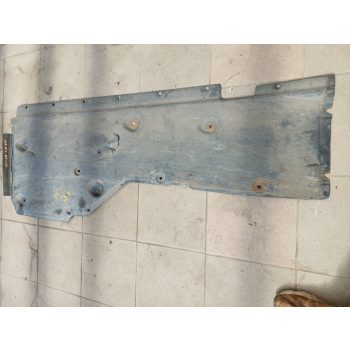 BMW E81 E82 E87 jobb alsó nagy hosszú alsó burkolat páncél haslemez haspáncél   BMW E81 E82 E87 jobb alsó nagy hosszú alsó burkolat páncél haslemez haspáncél