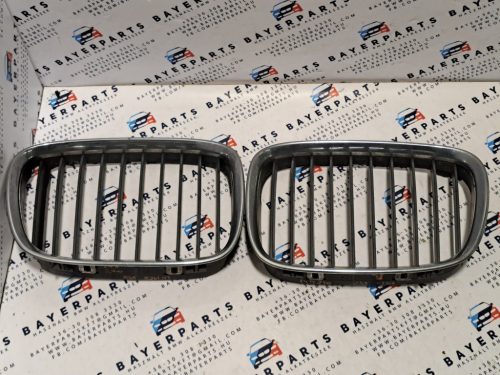 BMW E39 vese hűtőrács, hiányos fülekkel 