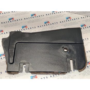 BMW E39 fekete kesztyűtartó alatti lábtér burkolat borítás   BMW E39 fekete kesztyűtartó alatti lábtér burkolat borítás