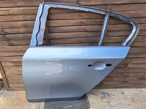 BMW E87 bal hátsó szürke Quarzblau metallic ajtó 