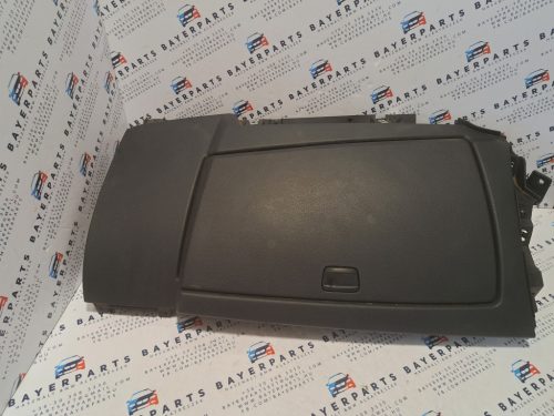 BMW E87 fekete kesztyűtartó (117031)