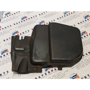 BMW E81 E82 E87 E88 E90 E91 E92 X1 pollenszűrőház felső rész pollen szűrő ház fedél jobb kicsi   BMW E81 E82 E87 E88 E90 E91 E92 X1 pollenszűrőház felső rész pollen szűrő ház fedél jobb kicsi