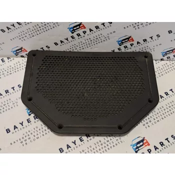   BMW E81 E82 E87 E88 E84 X1 ülés alatti mélynyomó mély hangszóró rázs borítás