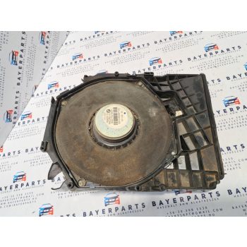 BMW E87 E90 E91 E92 bal ülés alatti mélynyomó mély hangszóró - sérült házzal    BMW E87 E90 E91 E92 bal ülés alatti mélynyomó mély hangszóró - sérült házzal