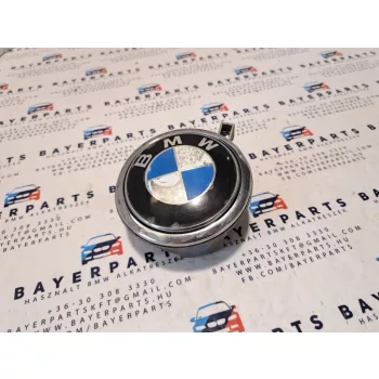 BMW E81 E87 hátsó csomagtér csomagtartó nyitó embléma