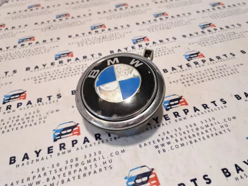 BMW E81 E87 hátsó csomagtér csomagtartó nyitó embléma