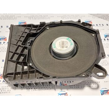 BMW E81 E82 E87 E88  E90 E91 E92 jobb ülés alatti mélynyomó mély hangszóró   BMW E81 E82 E87 E88  E90 E91 E92 jobb ülés alatti mélynyomó mély hangszóró