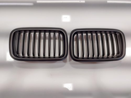 BMW E36 új facelift előtti szimpla matt fekete vese hűtőrács 