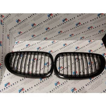 BMW E60 E61 új fényes fekete vese hűtőrács - szépséghibás   BMW E60 E61 új fényes fekete vese hűtőrács - szépséghibás