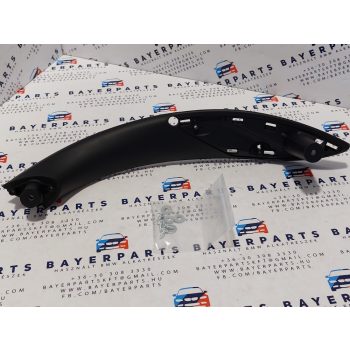BMW F30 F31 F32 F34 F35 F36 F82 M3 fekete jobb első ajtóbehúzó fogantyú kapaszkodó ajtó behúzó karfa   BMW F30 F31 F32 F34 F35 F36 F82 M3 fekete jobb első ajtóbehúzó fogantyú kapaszkodó ajtó behúzó karfa