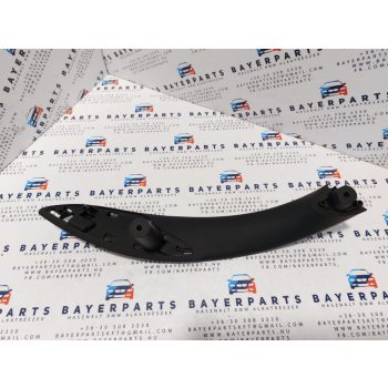 BMW F30 F31 F32 F34 F35 F36 F82 M3 fekete jobb hátsó ajtóbehúzó fogantyú kapaszkodó ajtó behúzó karfa   BMW F30 F31 F32 F34 F35 F36 F82 M3 fekete jobb hátsó ajtóbehúzó fogantyú kapaszkodó ajtó behúzó karfa