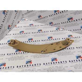 BMW F30 F31 F32 F34 F35 F36 F82 M3 bézs bal első ajtóbehúzó fogantyú kapaszkodó ajtó behúzó karfa   BMW F30 F31 F32 F34 F35 F36 F82 M3 bézs bal első ajtóbehúzó fogantyú kapaszkodó ajtó behúzó karfa