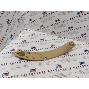 BMW F30 F31 F32 F34 F35 F36 F82 M3 bézs jobb első ajtóbehúzó fogantyú kapaszkodó ajtó behúzó karfa   BMW F30 F31 F32 F34 F35 F36 F82 M3 bézs jobb első ajtóbehúzó fogantyú kapaszkodó ajtó behúzó karfa
