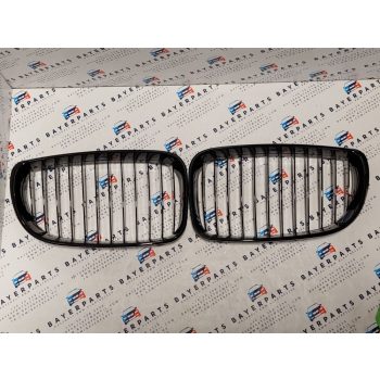 BMW E87 LCI E81 E88 új szimpla pálcás fényes fekete vese hűtőrács   BMW E87 LCI E81 E88 új szimpla pálcás fényes fekete vese hűtőrács
