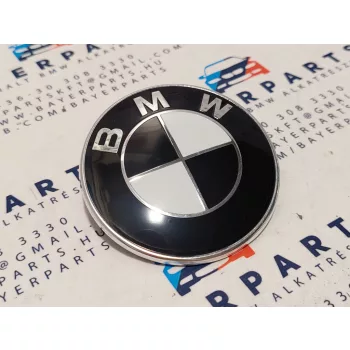 Bmw E46 E90 F30 stb. 74mm bontott hátsó fekete embléma