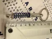 Lengéscsillapító gátló - kulcstartó kulcs tartó