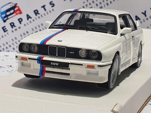 BMW E30 M3 (1988) - fehér  - Bburago - 1:24