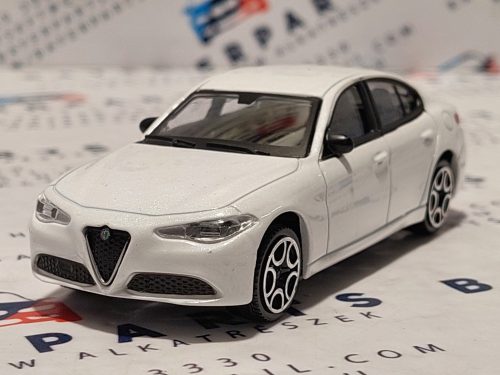 Alfa Romeo Giulia (2016) - fehér -  Bburago - 1:43