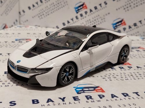 BMW i8 (2015) - fehér - Rastar - 1:24